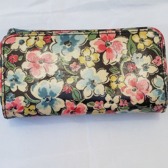 Beautiful Cath Kidston 17 Slot Wallet - Picture 2 of 6